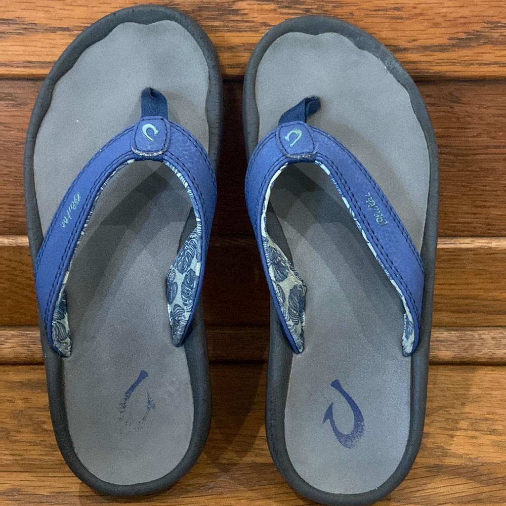 Olukai Flip Flops Blue Thong with black sole Boys 9 EUC